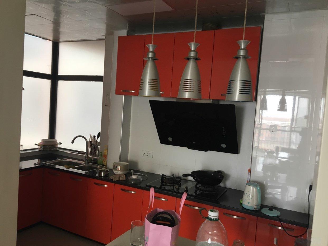 商城旁，临街， ，医院，三大优势简装房优价出，预购从速