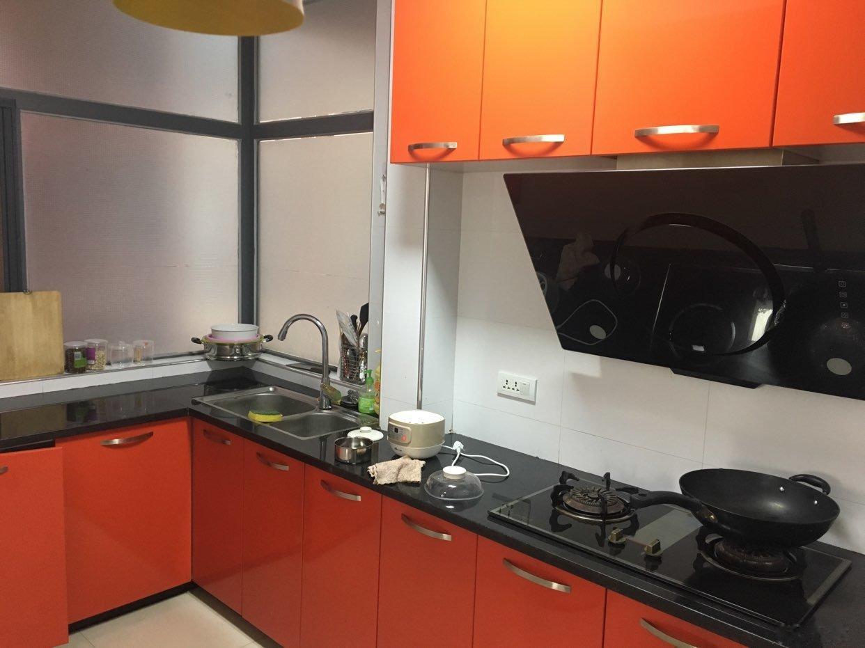 商城旁，临街， ，医院，三大优势简装房优价出，预购从速