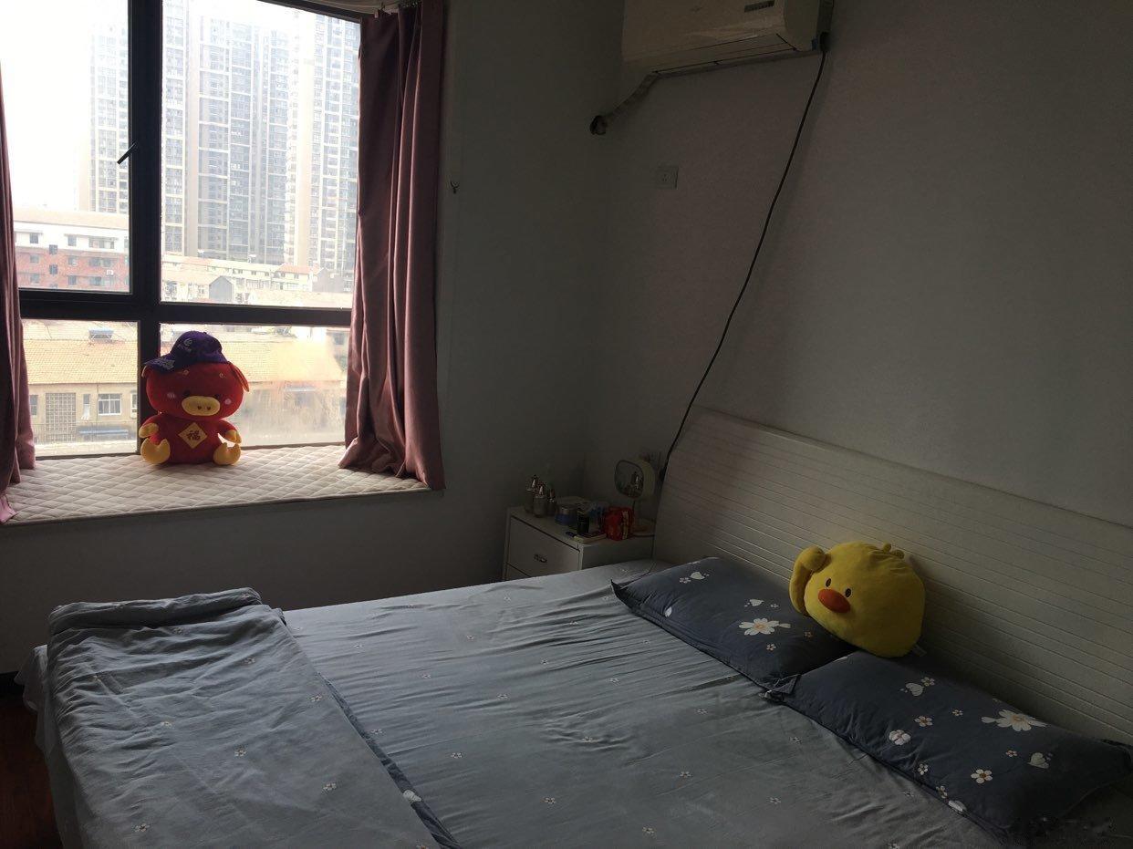 商城旁，临街， ，医院，三大优势简装房优价出，预购从速