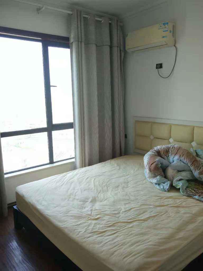 三医院对面，御景名邸精装房优价出