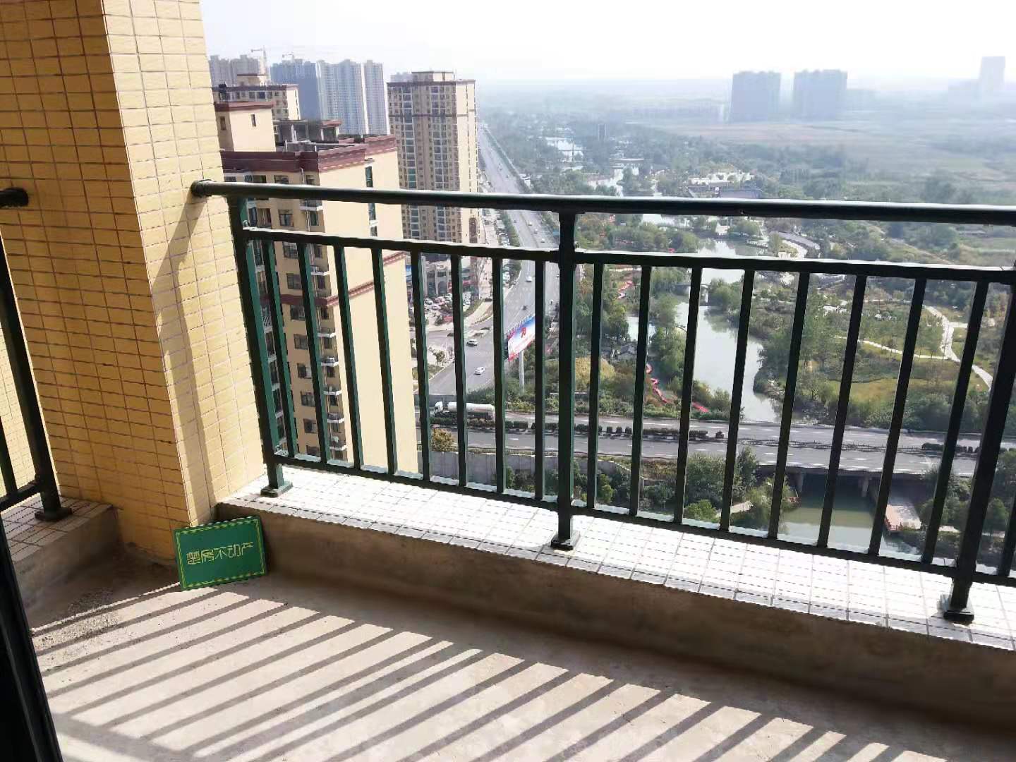 新城一号 绝好湖景房 毛坯3房 诚心出售