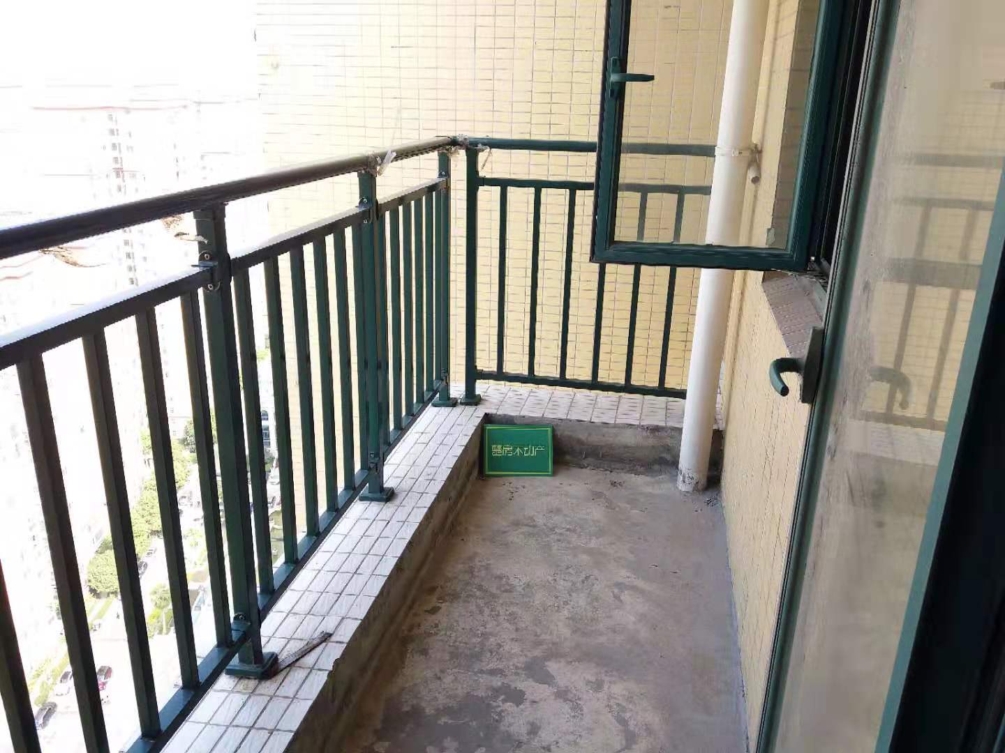 新城一号绝好湖景房毛坯3房诚心出售