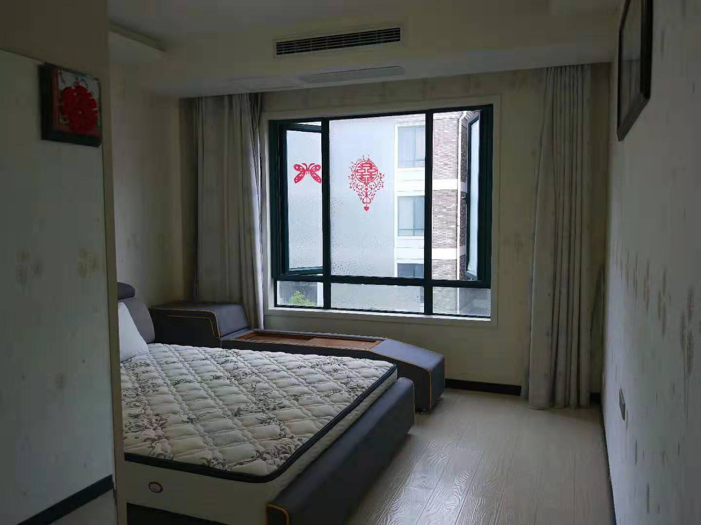 德政金园中层，133平精装修婚房，证满两年，诚心出售， 看房