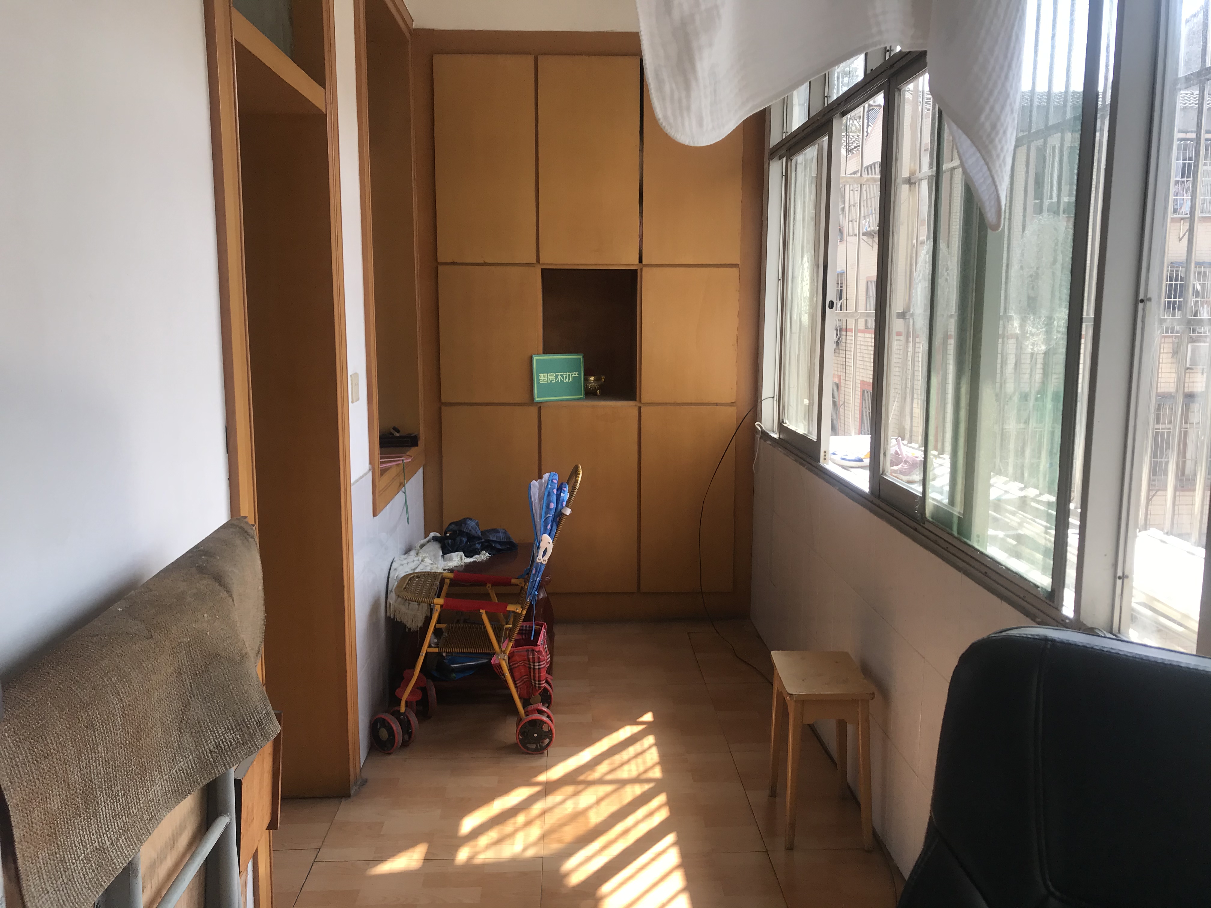 大新路房人民商场宿舍南北通透采光好周边各商场出行方便