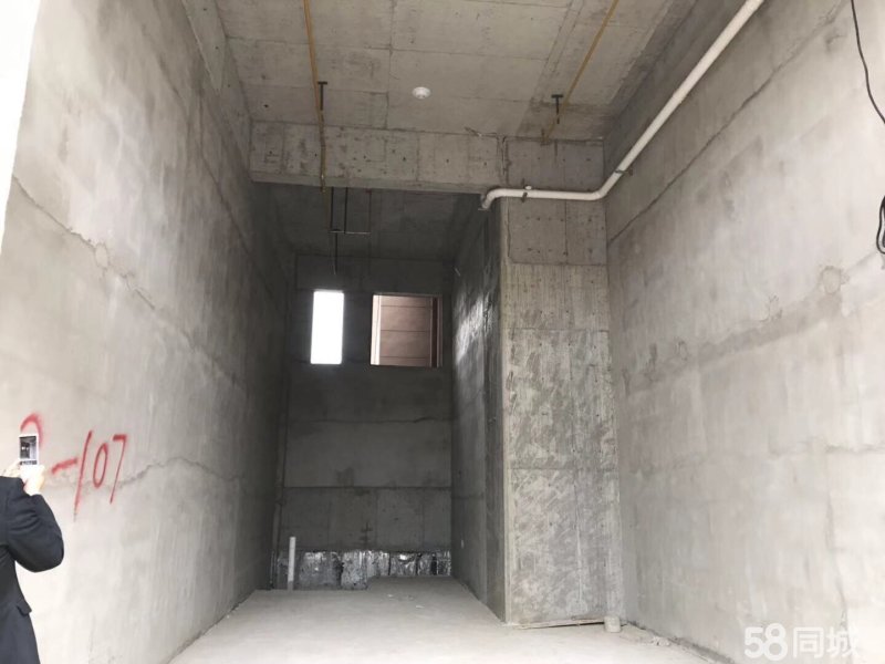 元泰未来城商铺，层高7.1米，可隔两层，周边电影城，超市，娱乐场所， 