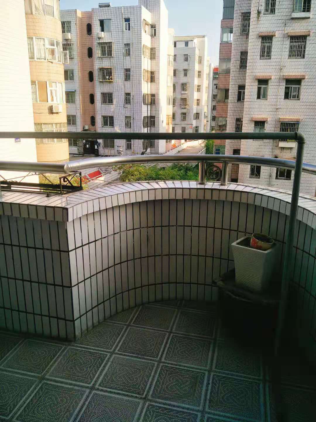 复州花园 房，附近 ， ，幼儿园，户型方正，南北通透