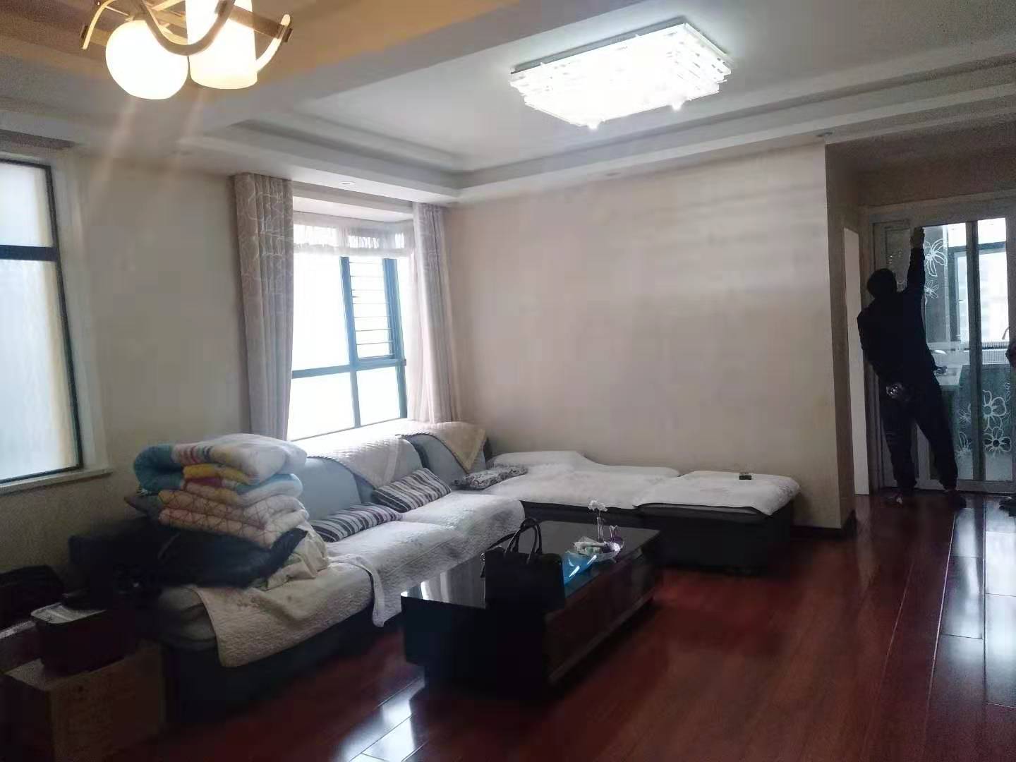 新城壹号精装小户型中间楼层证件满2