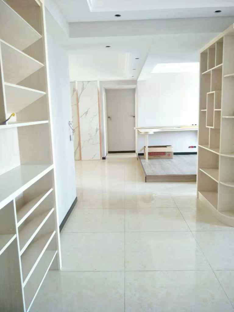 城南新城一号 全新装修未住 中间好楼层 随时看房