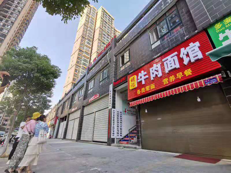 一中对面 商业地带成熟旺铺漫城林语 价4800元一平