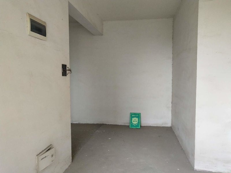 城西三丰鼎城毛坯大四房南北通透城心出售