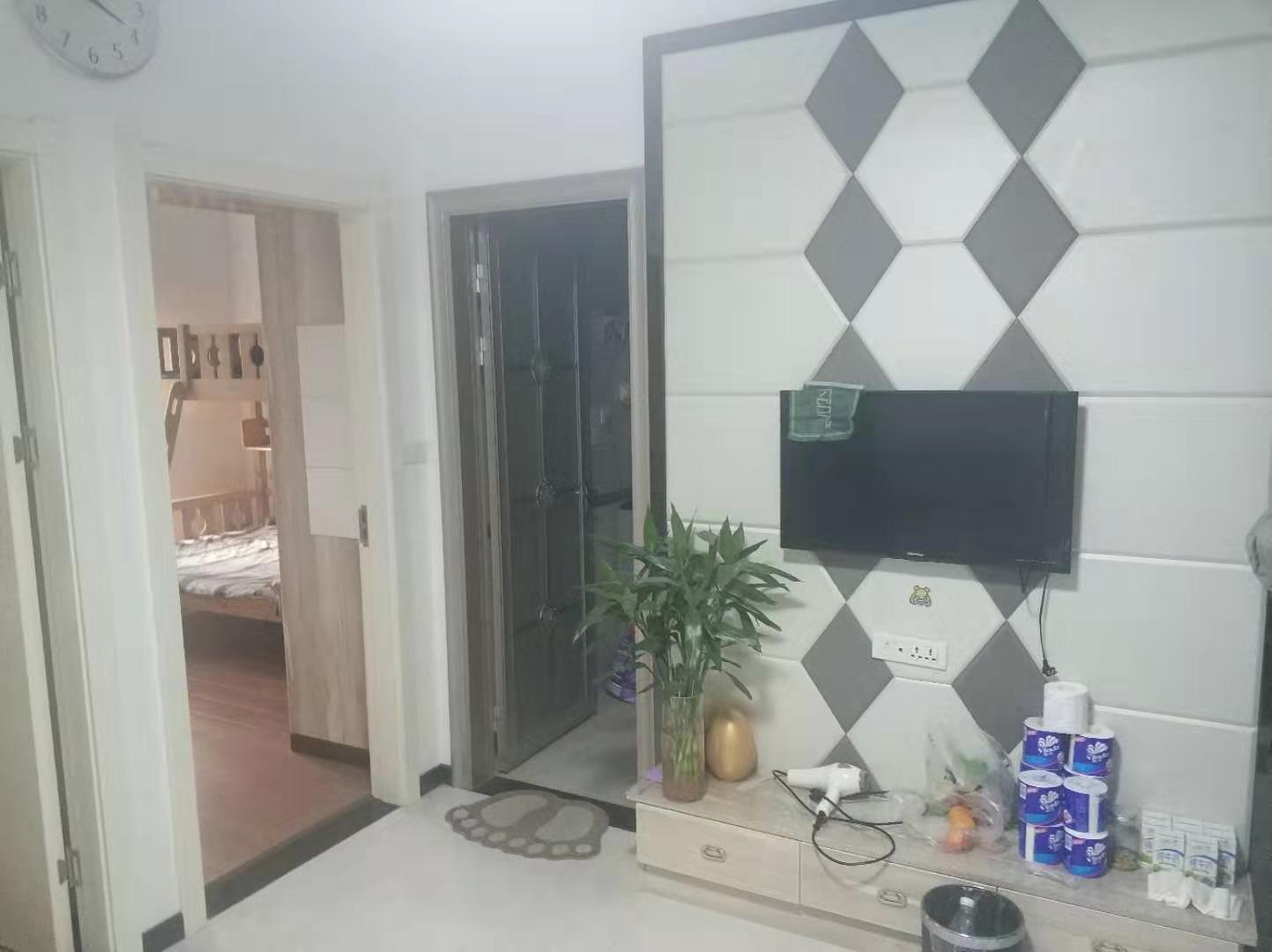 新一中对面 和合国际四期 精装2房 自住出租 都合适 超南户型