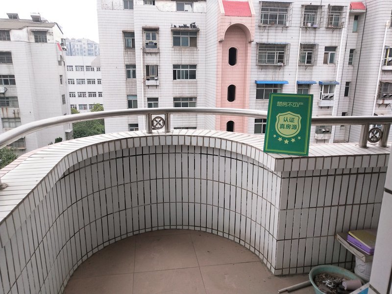 实验二小  复州花园 简装三房 买一层送一层    看房方便