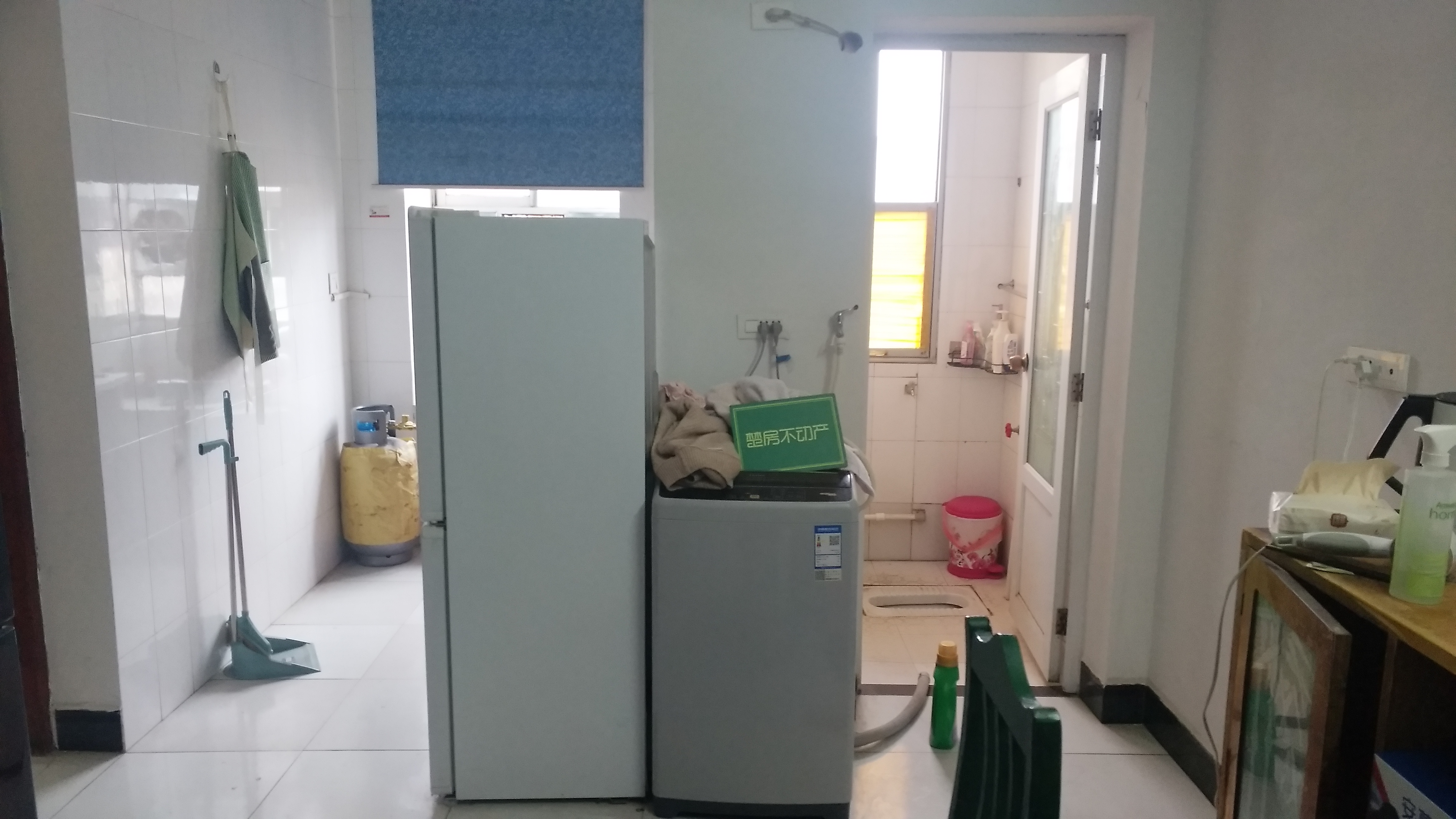 仙桃中学旁 汉江学生公寓 步梯四楼 看房预约