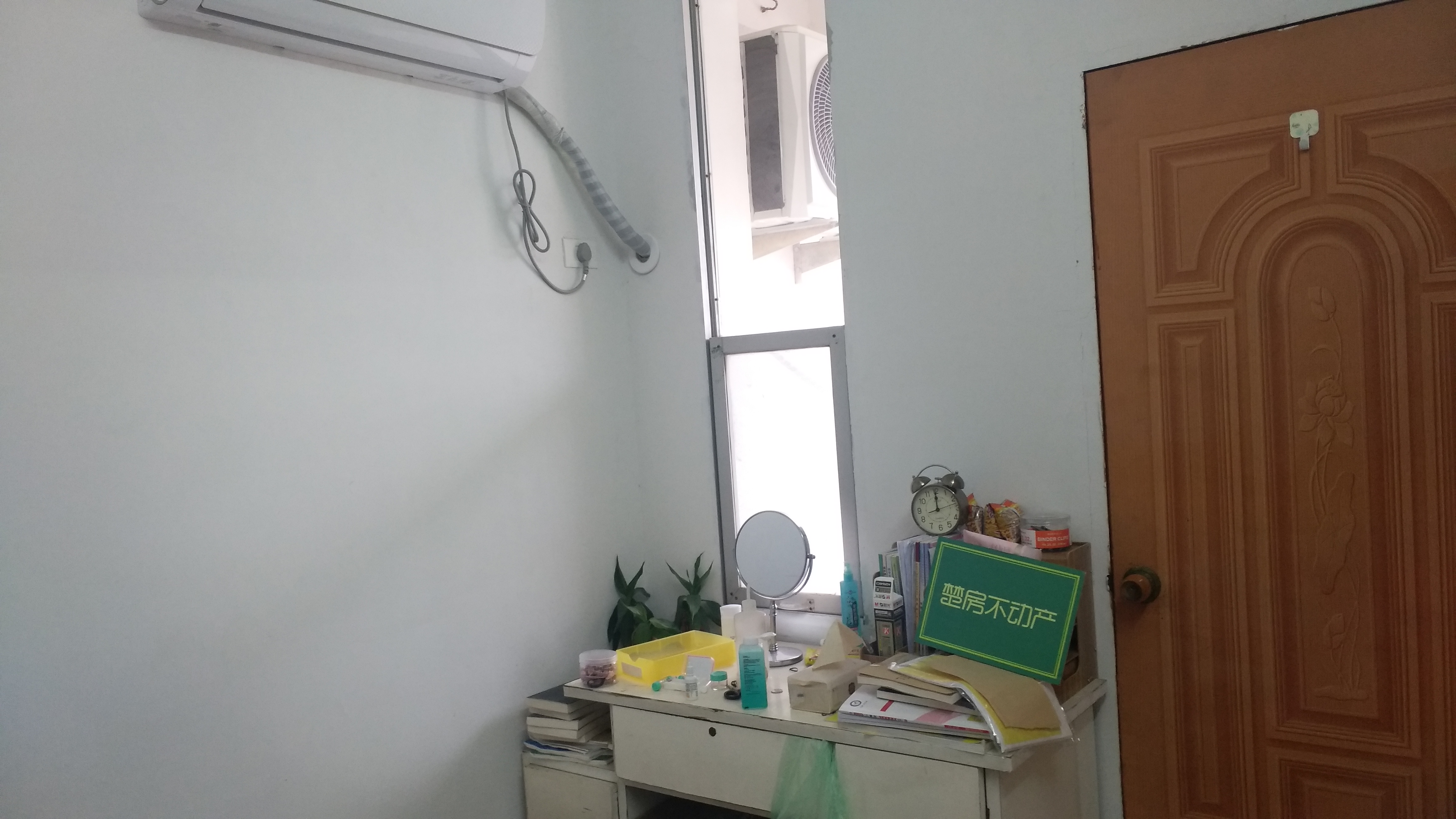 仙桃中学旁汉江学生公寓步梯四楼看房预约