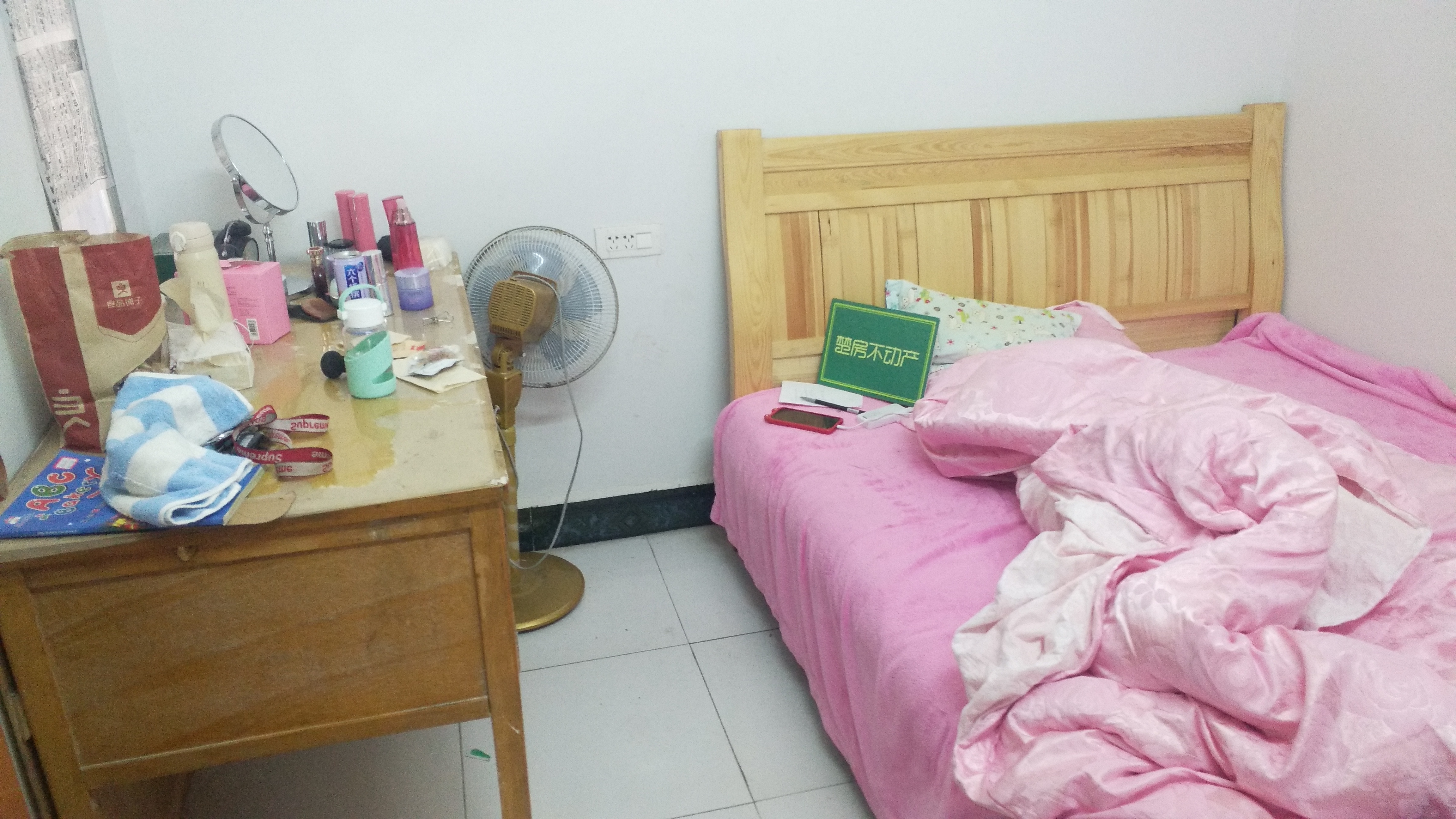 仙桃中学旁汉江学生公寓步梯四楼看房预约