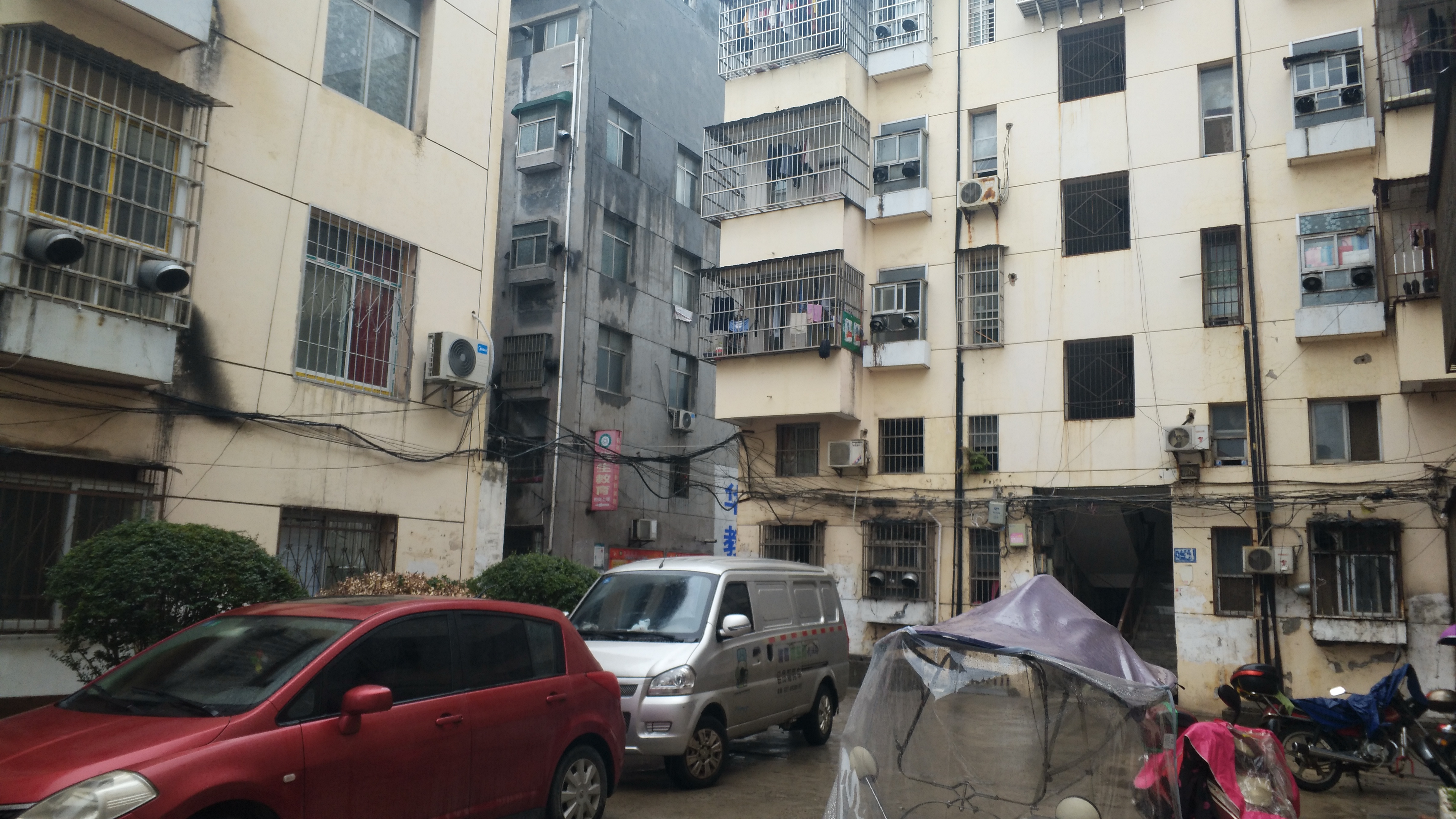 仙桃中学旁汉江学生公寓步梯四楼看房预约