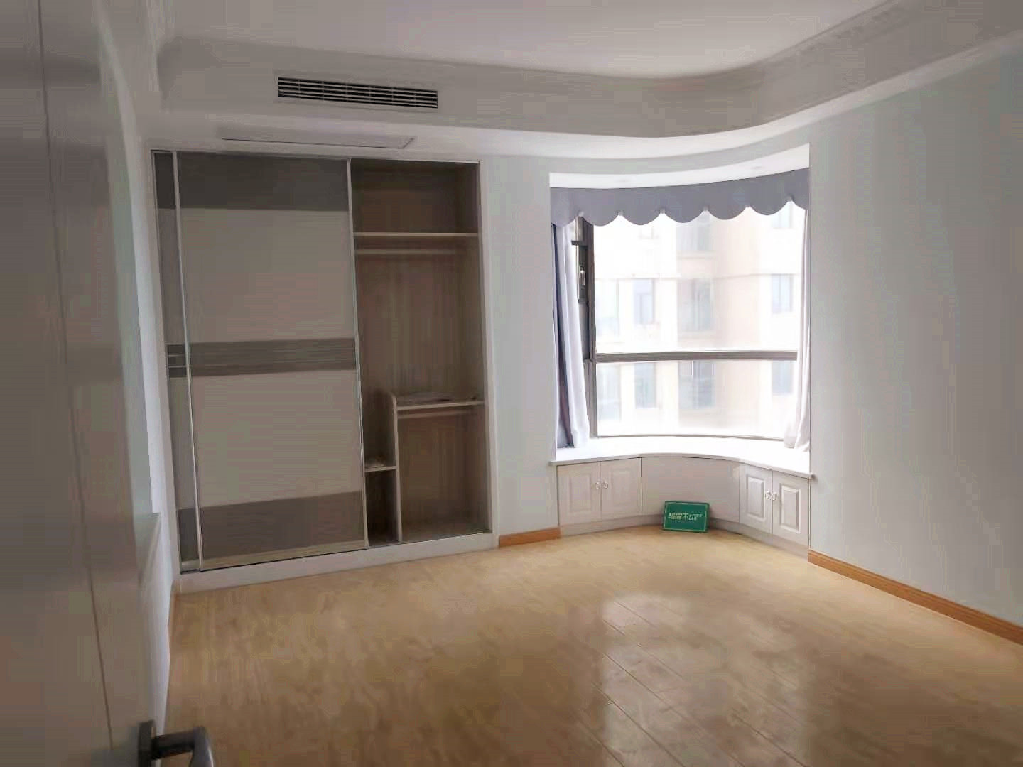 沔街颐和公馆精装大三房红本在手支持按揭拎包入住