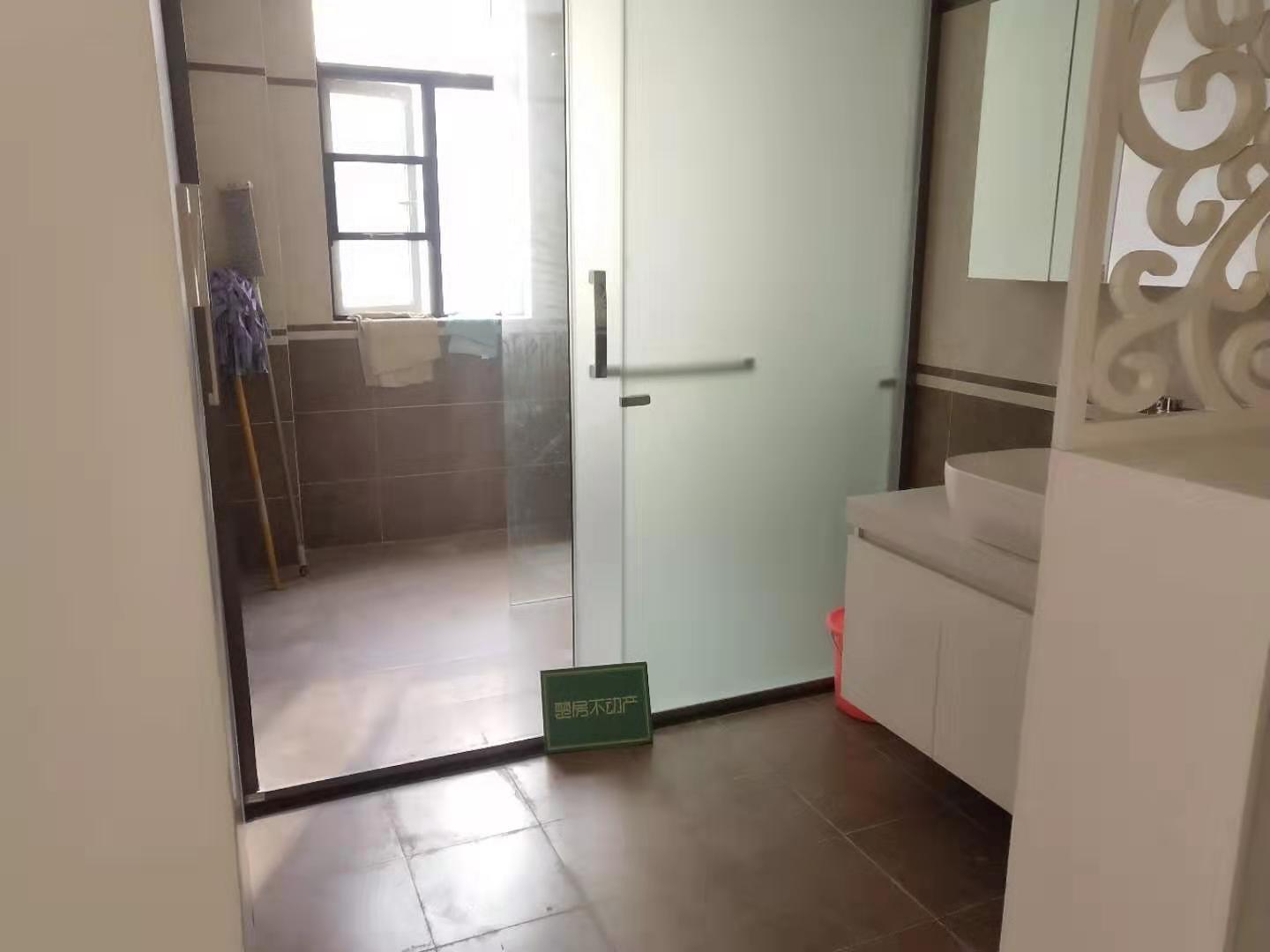 沔街颐和公馆精装大三房红本在手支持按揭拎包入住