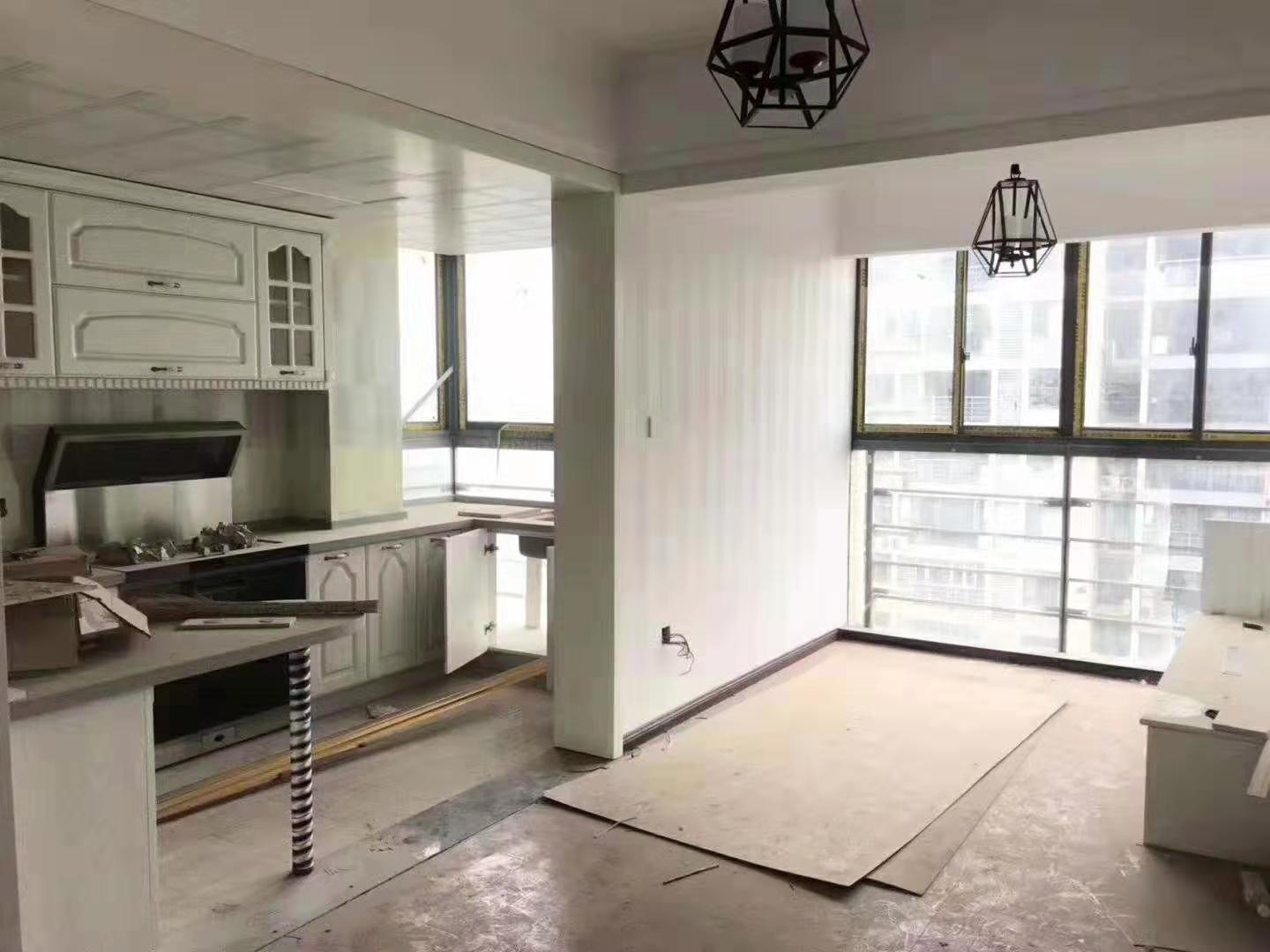 城南 地段全屋智能精装一天未住中间楼层停车方便