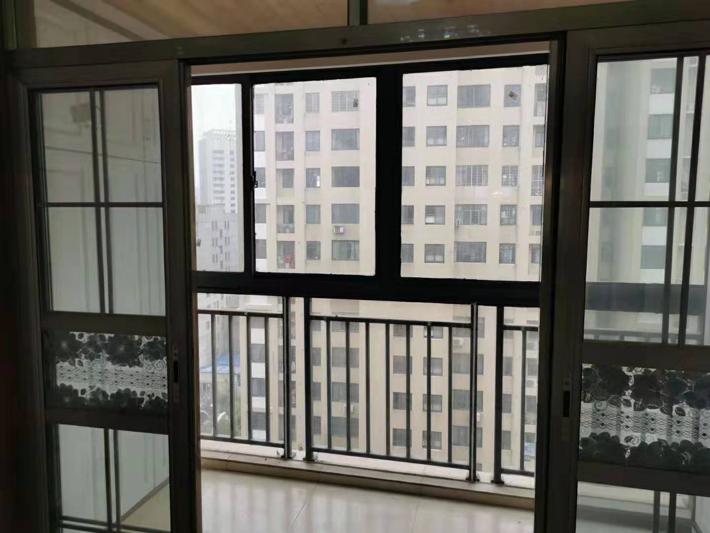 城南 地段全屋智能精装一天未住中间楼层停车方便