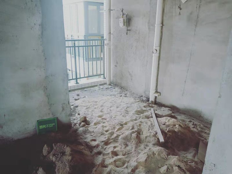 仙桃一中对面翰墨苑毛坯大3房南北通透诚心出售