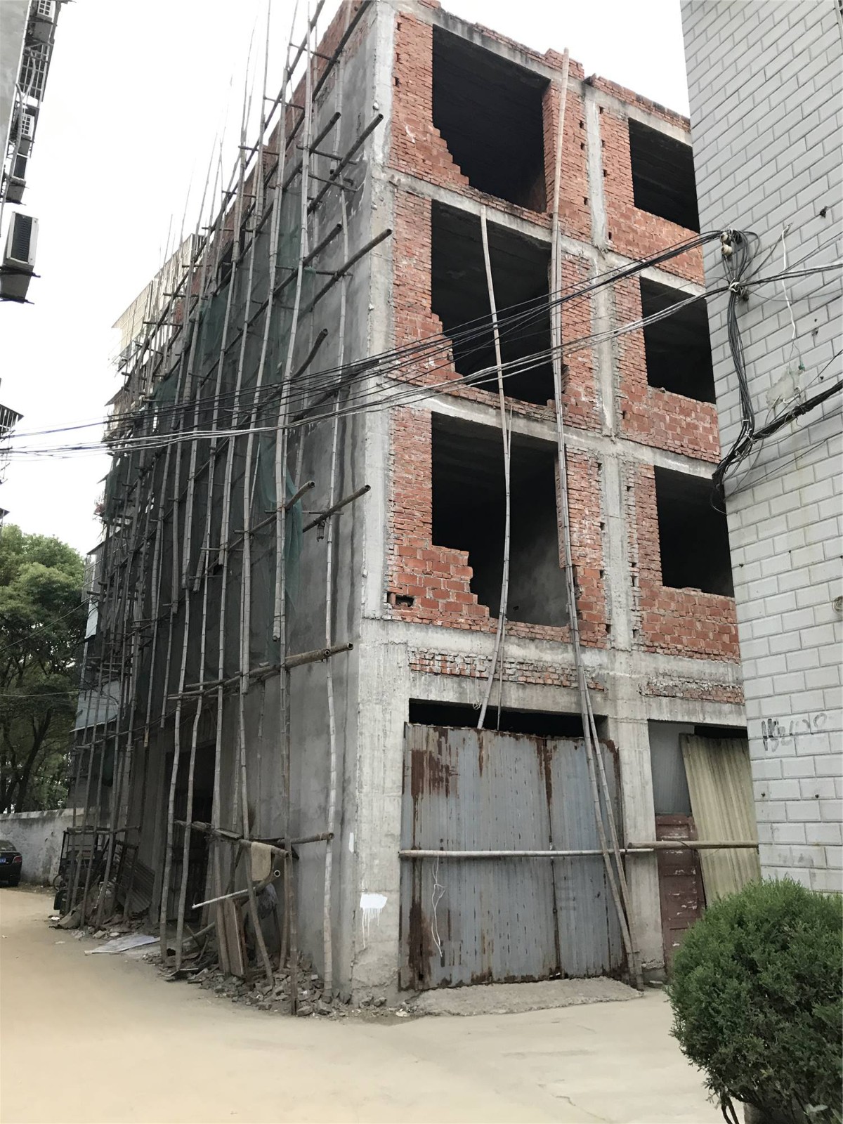 明珠酒店对面车站旁边五层毛坯私房