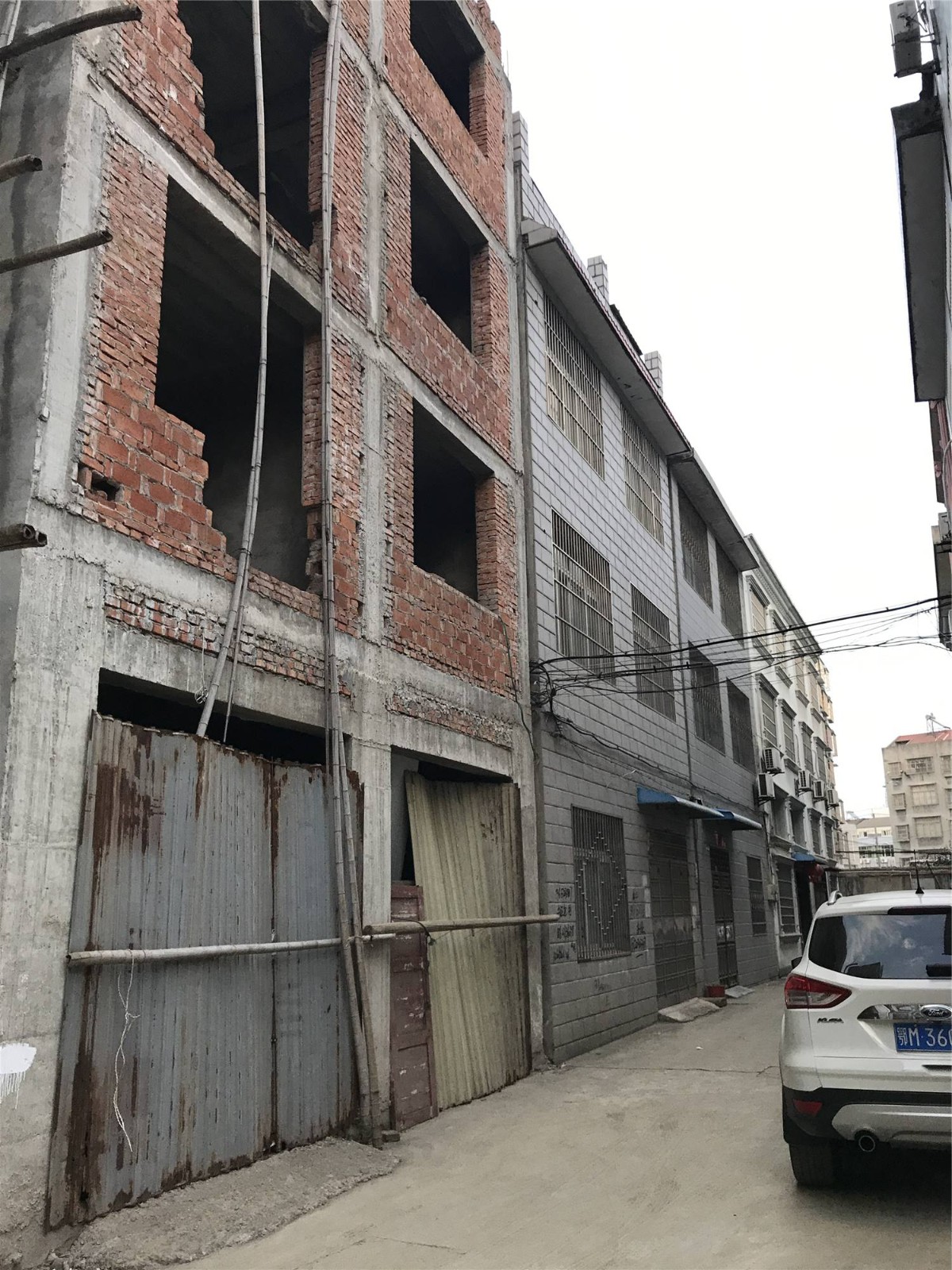 明珠酒店对面车站旁边五层毛坯私房