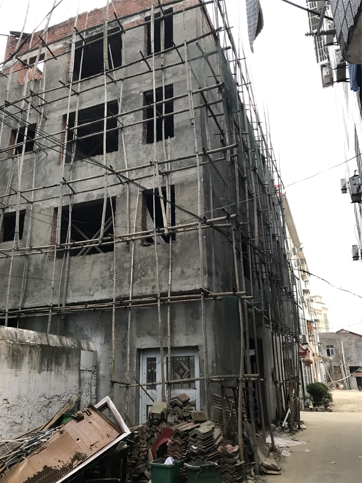 明珠酒店对面车站旁边五层毛坯私房