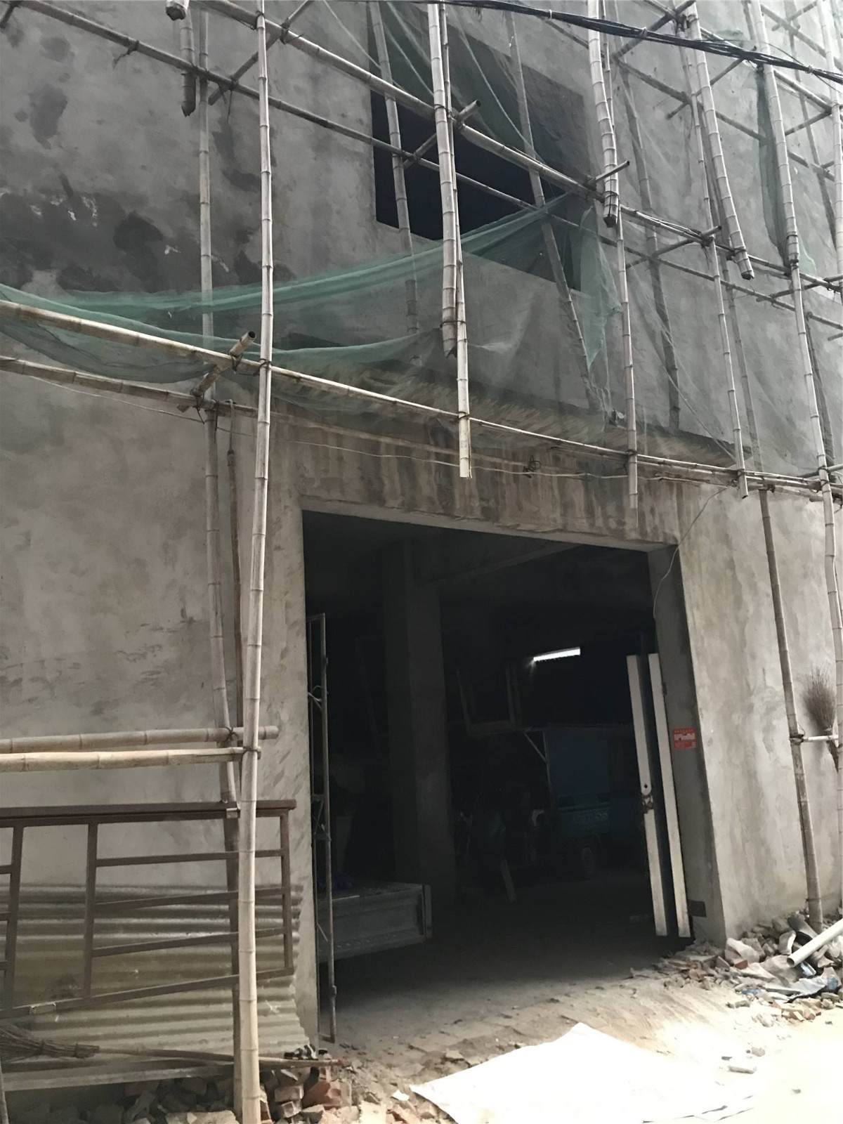 明珠酒店对面车站旁边五层毛坯私房