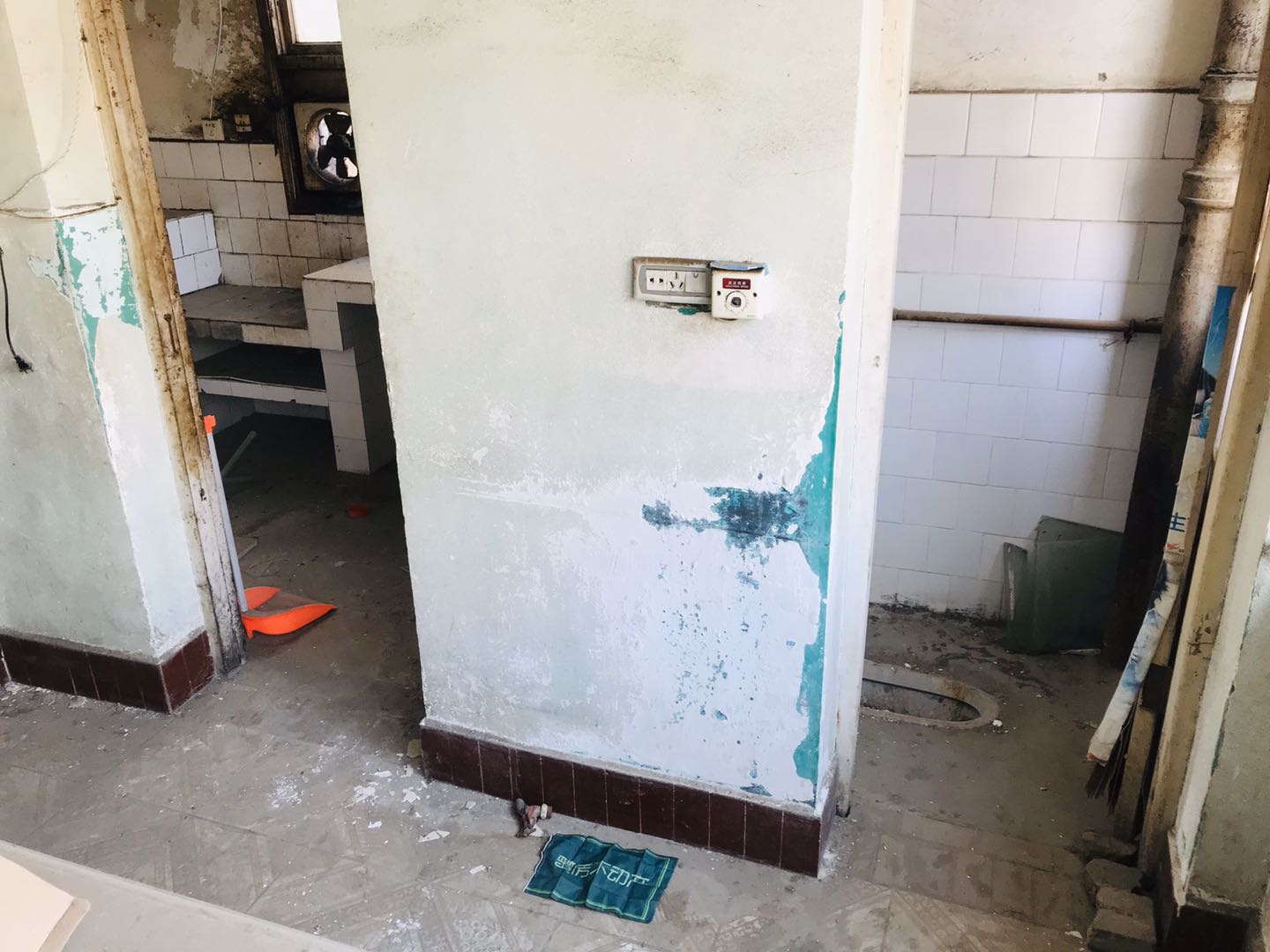 交通路菜场对面建行宿舍有院子可停车生活出行方便，读书很近！