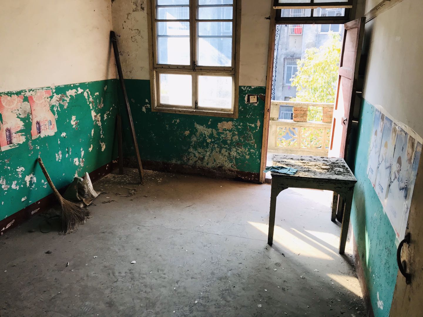 交通路菜场对面建行宿舍有院子可停车生活出行方便，读书很近！