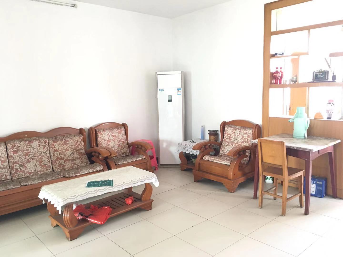 沔州 老八中宿舍 就在旁边