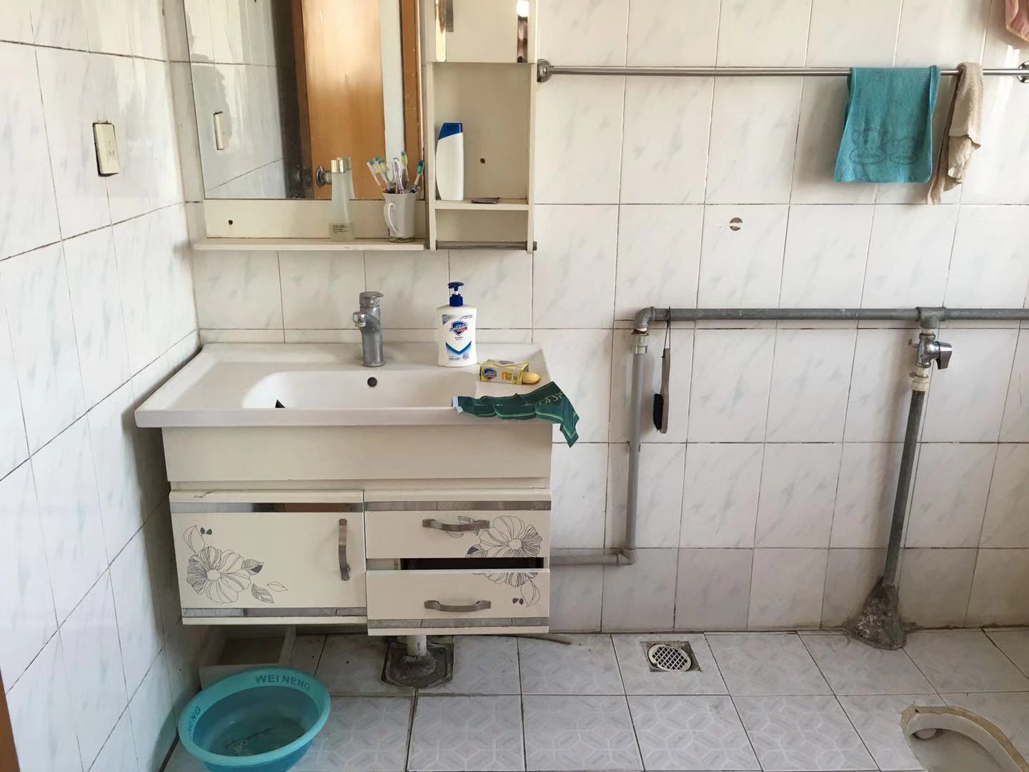 沔州 老八中宿舍 就在旁边