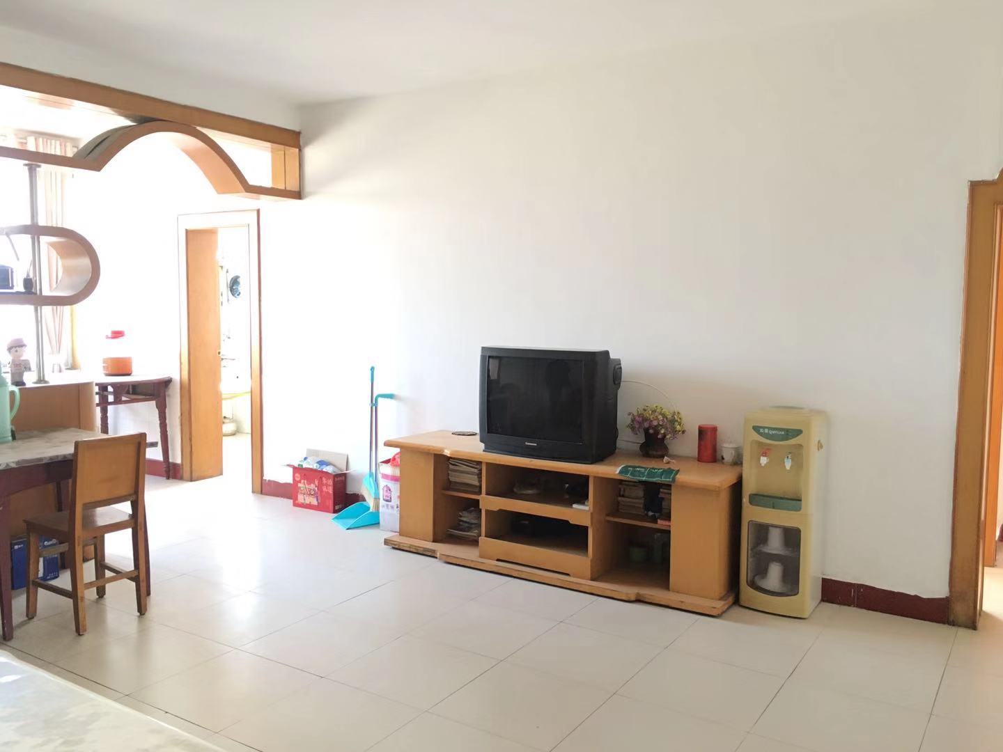 沔州 老八中宿舍 就在旁边