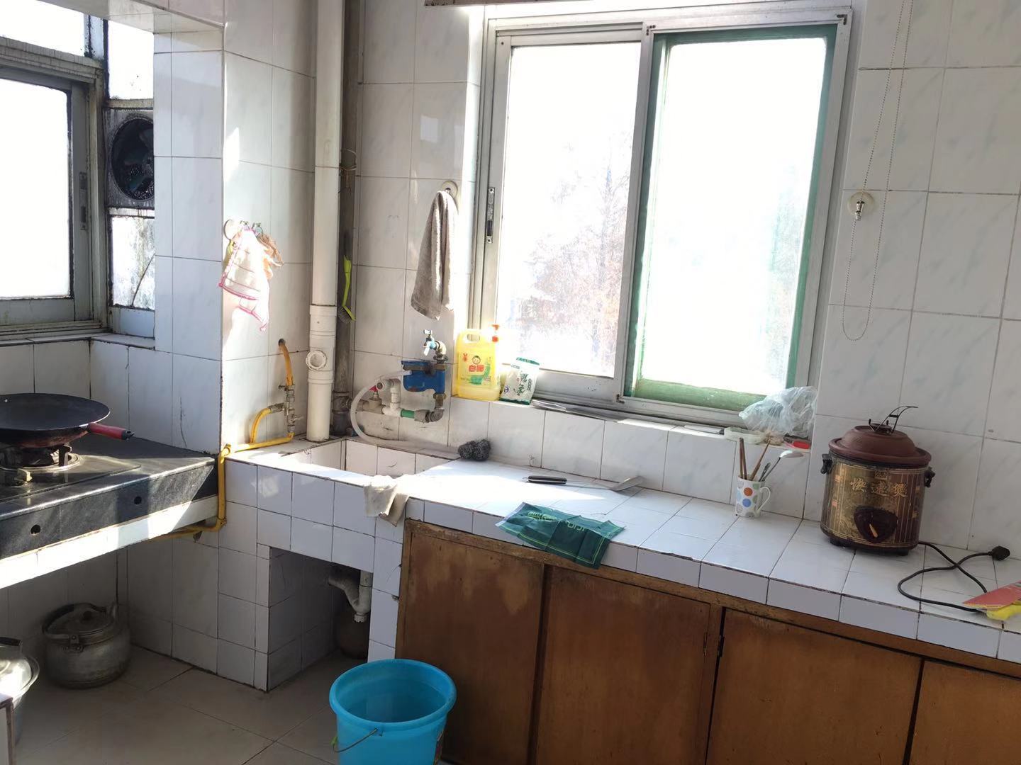 沔州 老八中宿舍 就在旁边