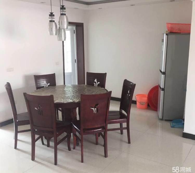 桃园居宏达路中段杜柳菜场