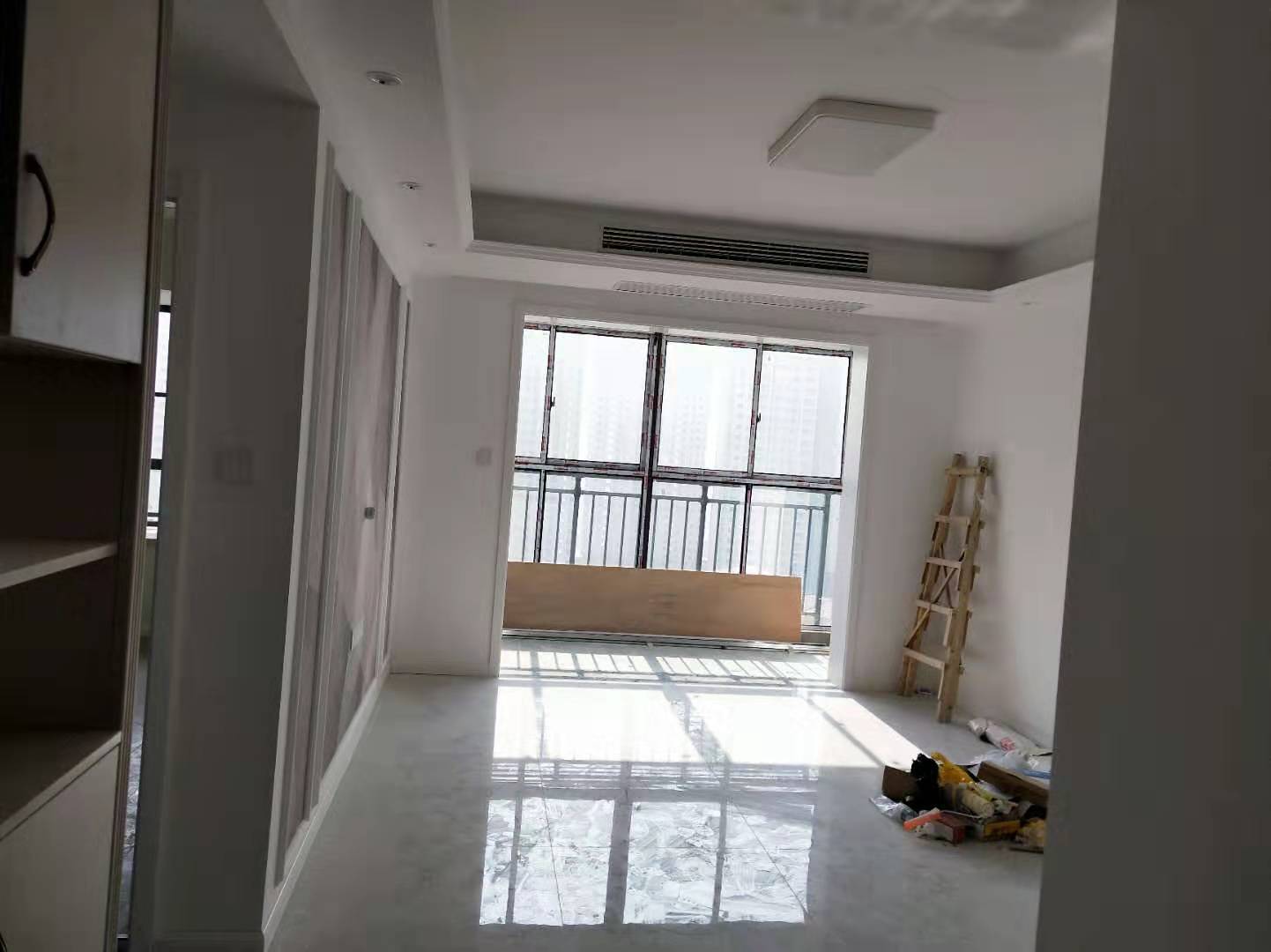 现代森林国际城刚装好新房一天未住82万售