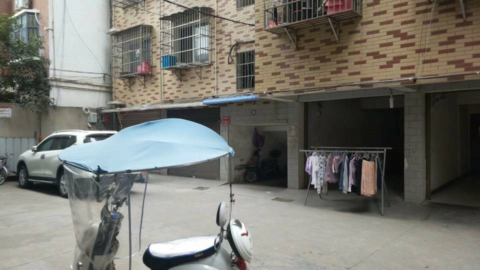 车站附近100米住房出售