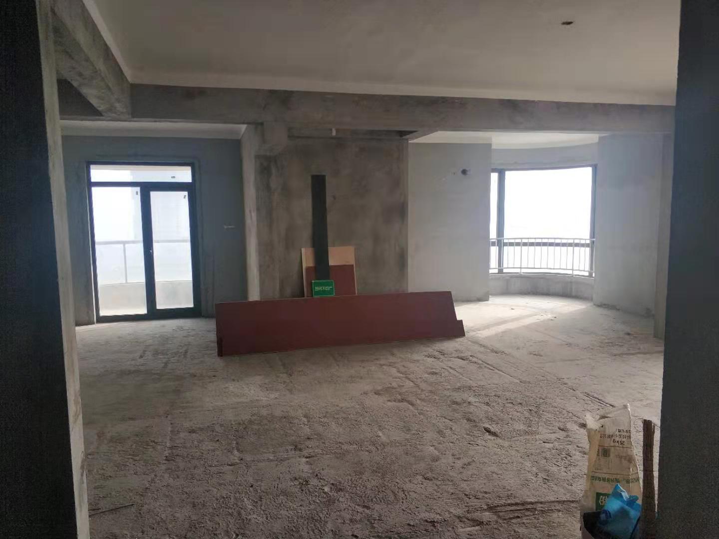 御台公馆 毛坯大三房 南北通透  诚心出售 黄金楼层 看房方便