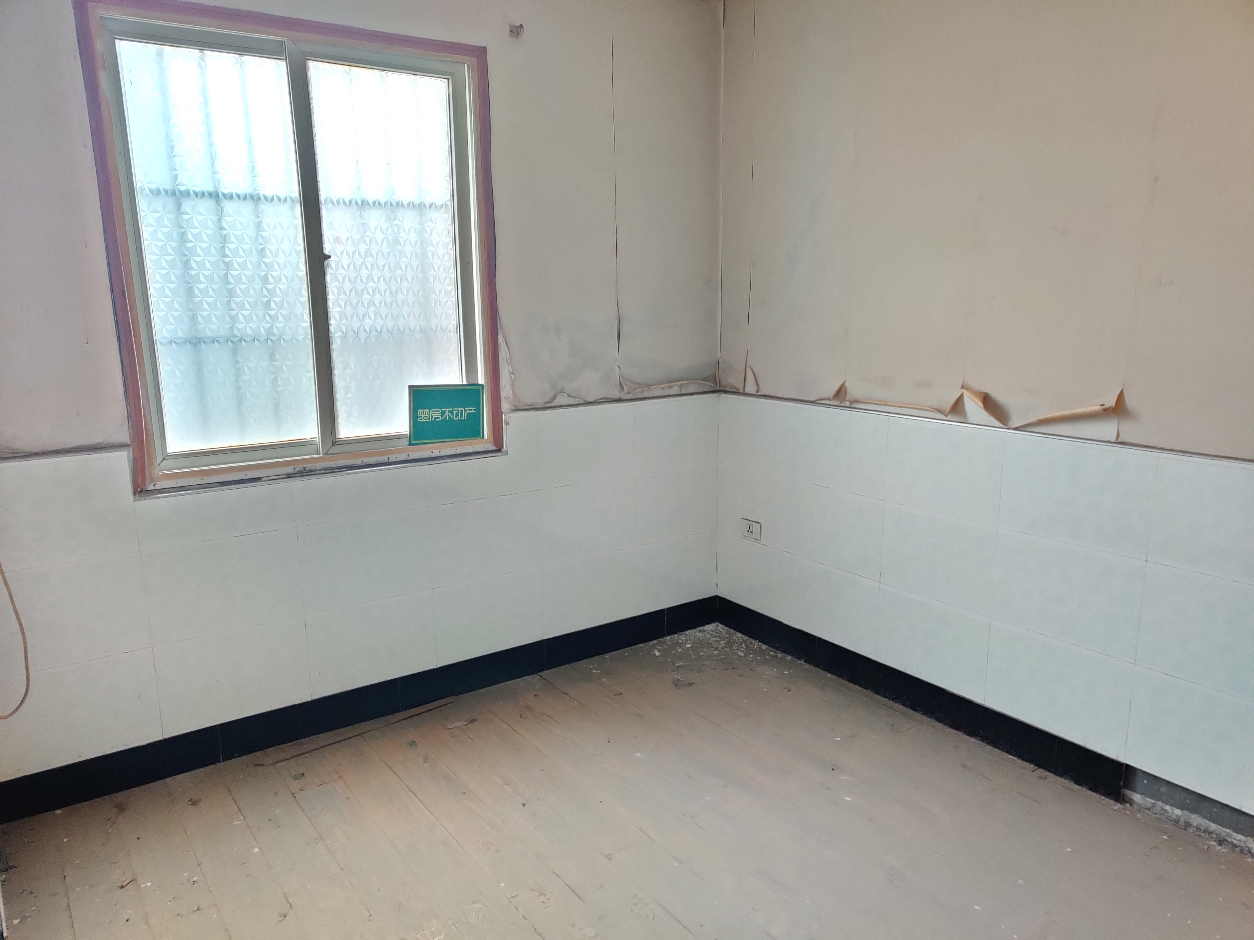 豪泰家园宏达路离沃尔玛百步之遥生活很方便