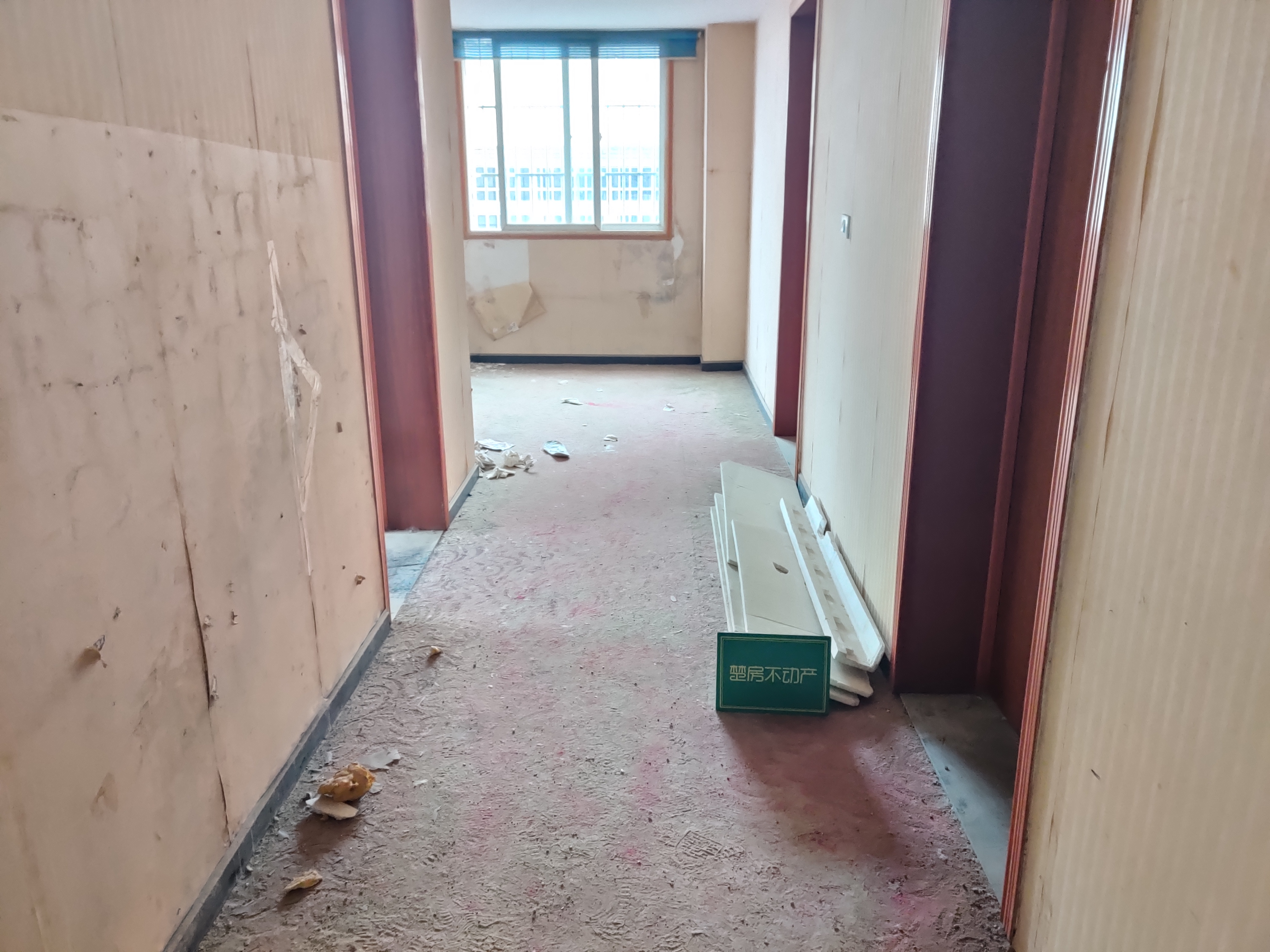 豪泰家园宏达路离沃尔玛百步之遥生活很方便