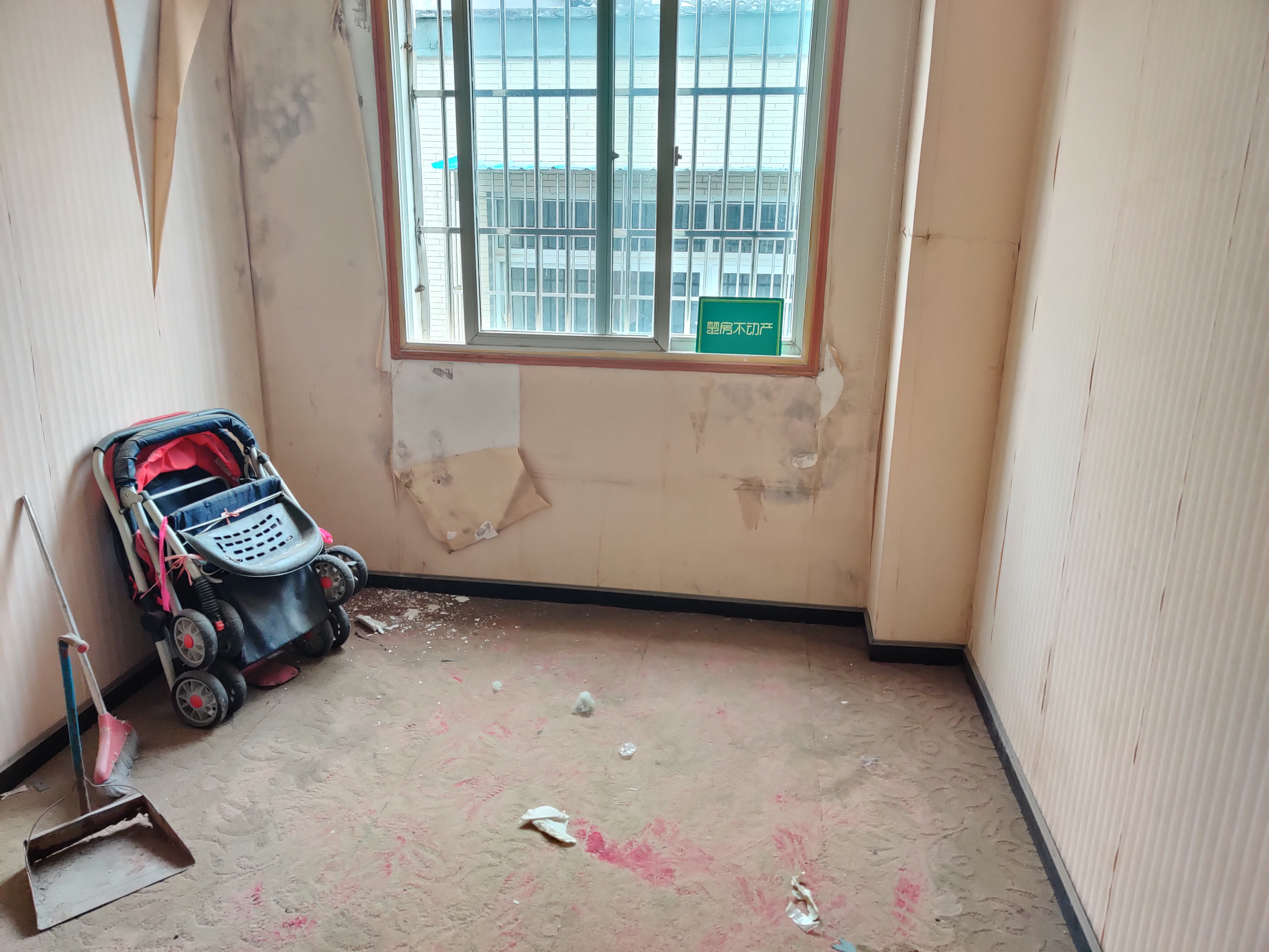 豪泰家园宏达路离沃尔玛百步之遥生活很方便