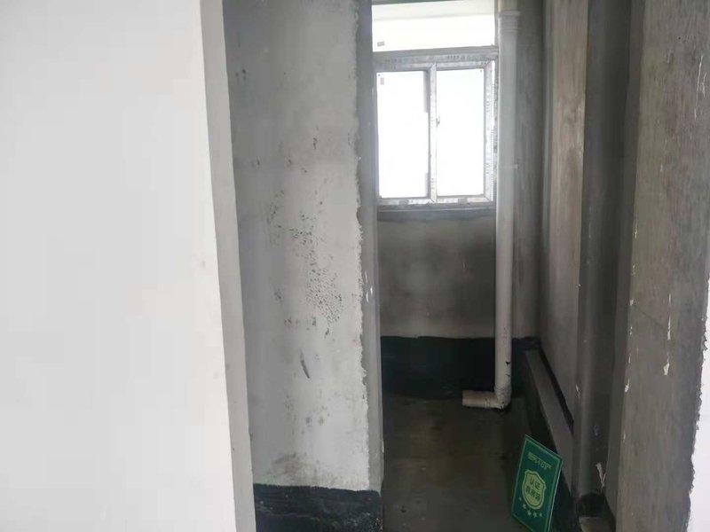 城西世纪雅园四室两厅两卫毛坯诚意出售证满2年随心装修 单价合适