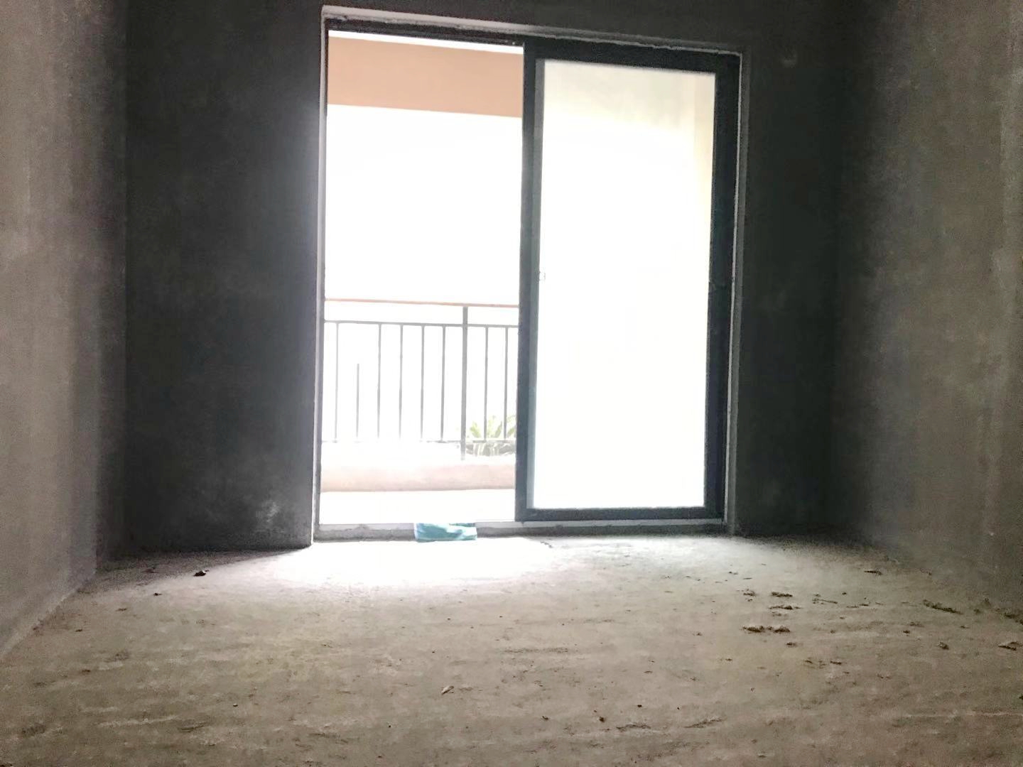 绿地华庭锦城毛坯复式带花园送储藏室送车库看房方便房东诚意出售