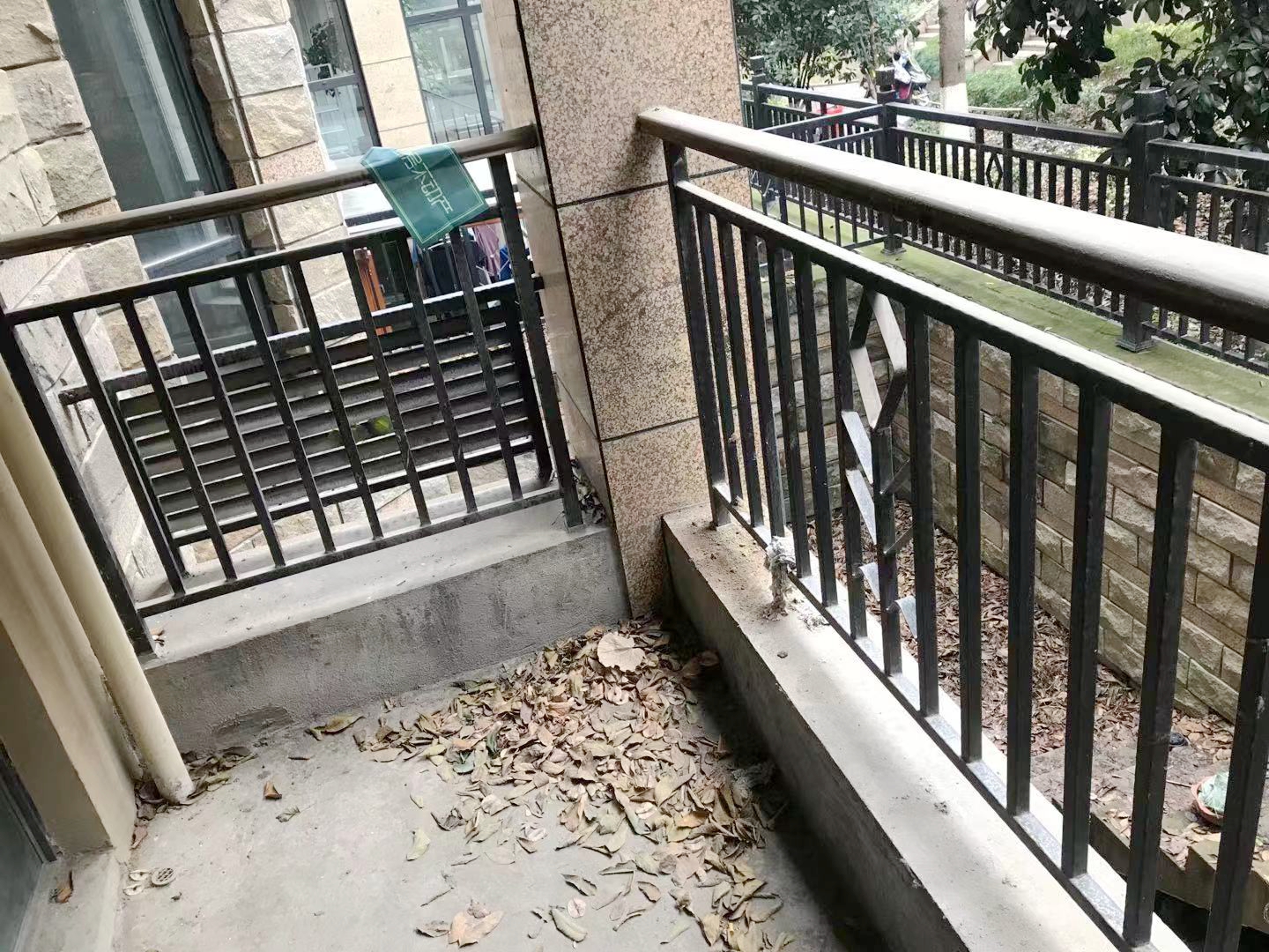 绿地华庭锦城 毛坯复式带花园 送储藏室 送车库 看房方便 房东诚意出售