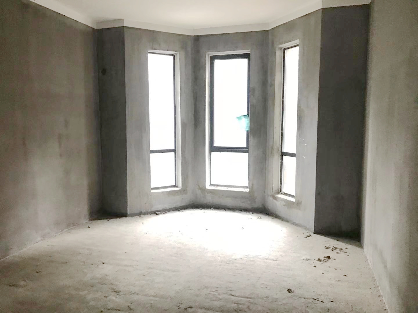 绿地华庭锦城毛坯复式带花园送储藏室送车库看房方便房东诚意出售