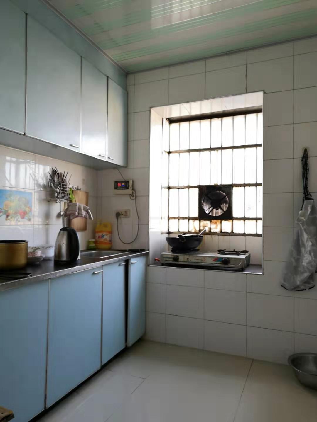 彭场镇剅沟桥小区精装修3房五楼