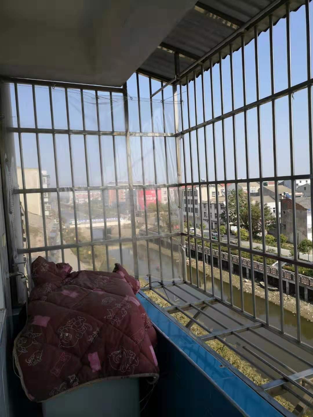 彭场镇剅沟桥小区精装修3房五楼