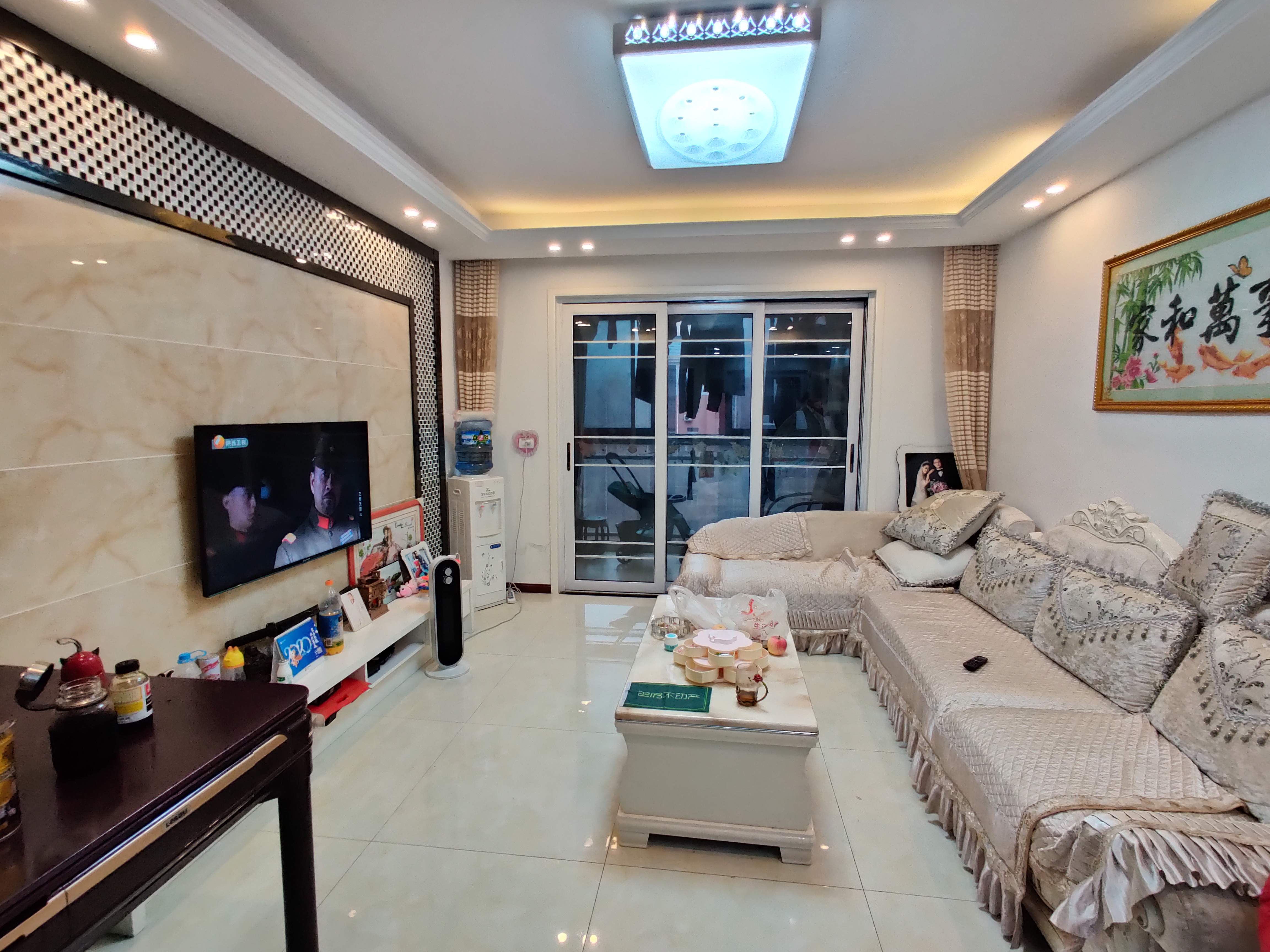 紫金城 沔阳小对面  幼儿园在小区内  很方便  精装修三房  中间楼层 南北通透 老证