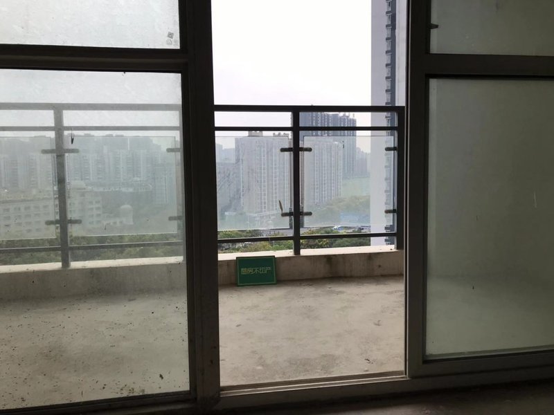 福星城 毛坯三房带车位一起 户型方正 前面没有遮挡 采光好